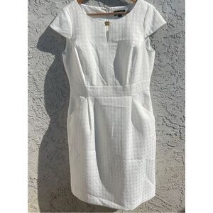 Tahari SZ 10 Elegant White Textured Cap-Sleeve Sheath Midi Dress Keyhole Detail